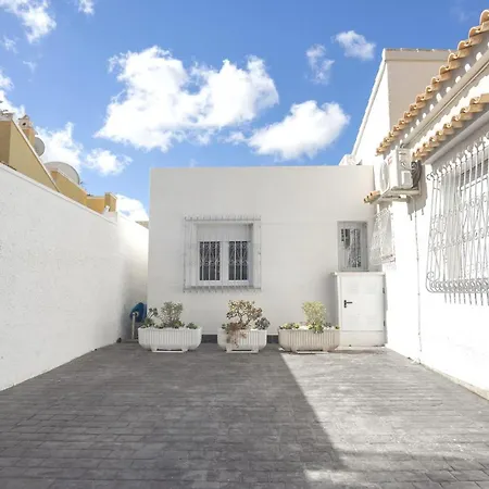 Modern Detached 4 Bed 3 Bath With Private Pool Close To Amenities * Villamartín