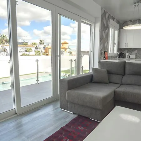 Modern Detached 4 Bed 3 Bath With Private Pool Close To Amenities
