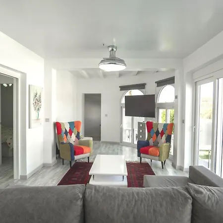 Villa Modern Detached 4 Bed 3 Bath With Private Pool Close To Amenities