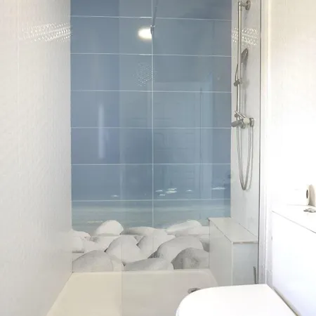 Modern Detached 4 Bed 3 Bath With Private Pool Close To Amenities Villa