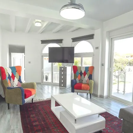 Modern Detached 4 Bed 3 Bath With Private Pool Close To Amenities Villa *