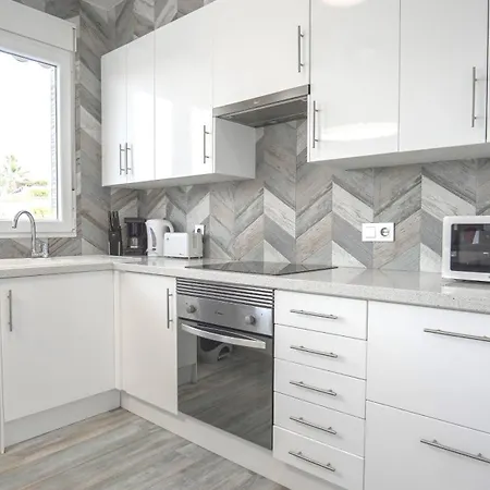 Modern Detached 4 Bed 3 Bath With Private Pool Close To Amenities