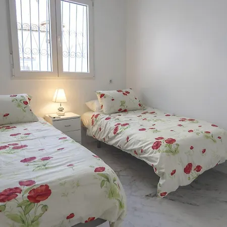 Modern Detached 4 Bed 3 Bath With Private Pool Close To Amenities Villa