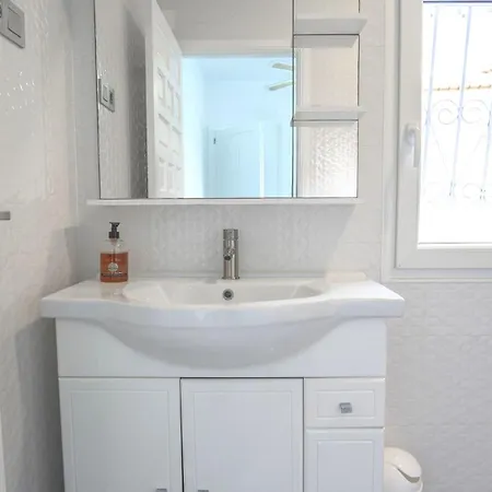 Modern Detached 4 Bed 3 Bath With Private Pool Close To Amenities
