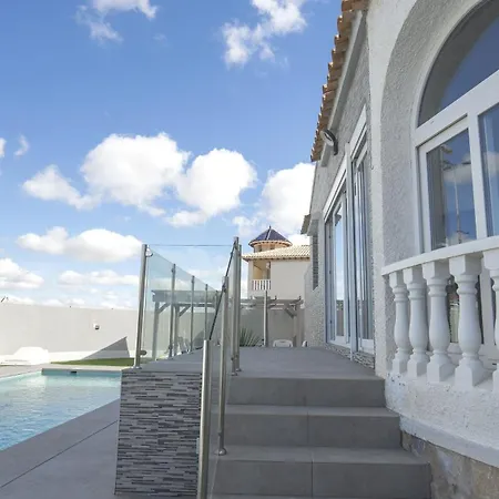 Modern Detached 4 Bed 3 Bath With Private Pool Close To Amenities Villa Villamartin (Valencia)