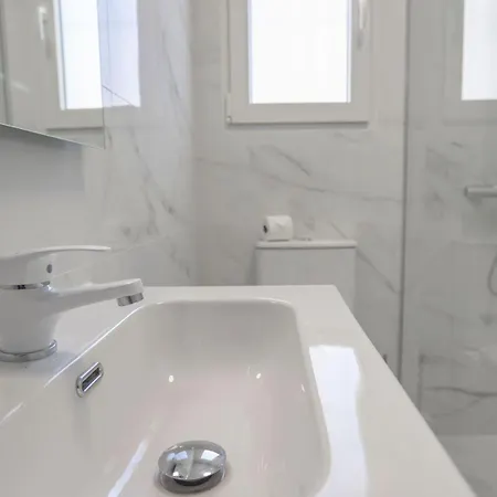 Modern Detached 4 Bed 3 Bath With Private Pool Close To Amenities Villa *